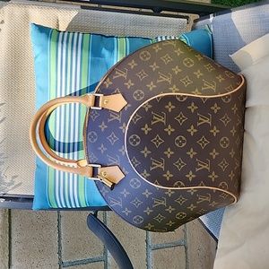 louis vuitton ellipse mm in mint condition
